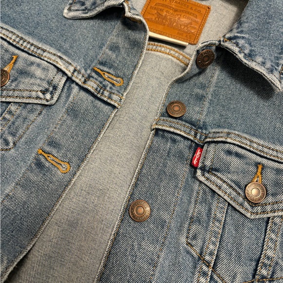 Levi’s Original Trucker Jacket (Women) - Picture 3 of 8